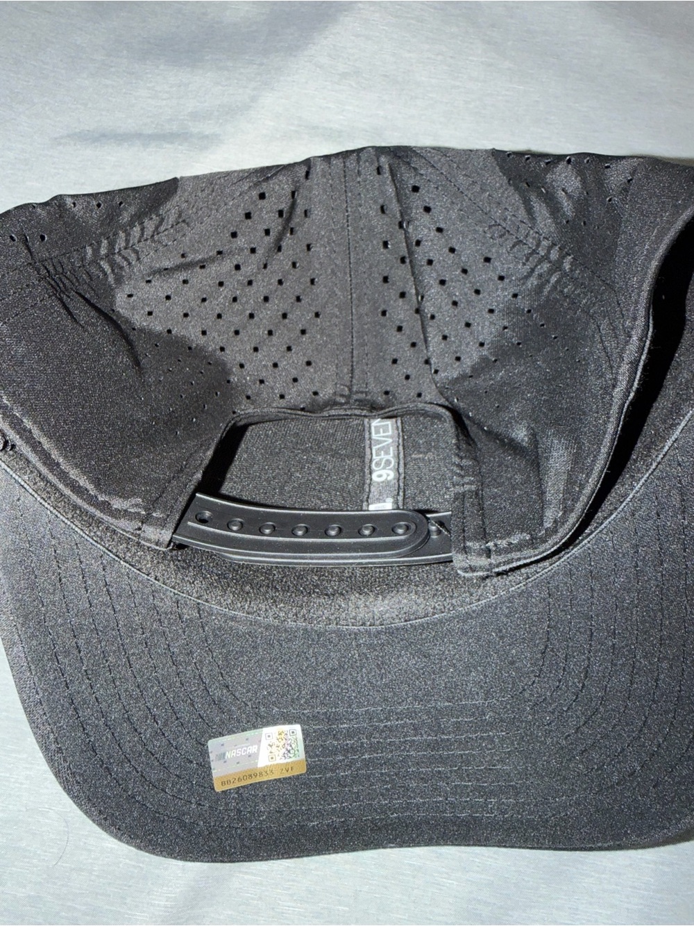 Men’s new era Chase Elliott black hat - Picture 4 of 5